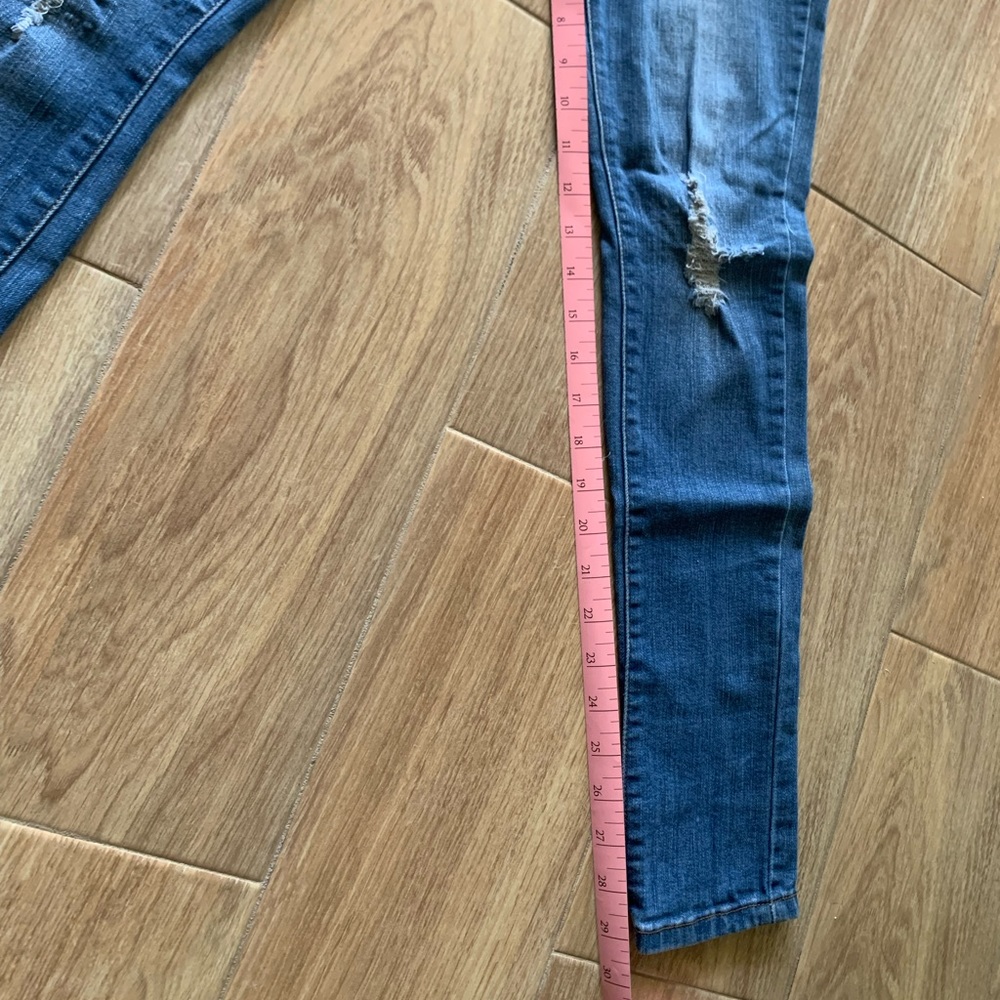 🩷 10 FOR $15 SALE 🩷 Super stretchy ripped denim skinny jeans - Picture 2 of 9